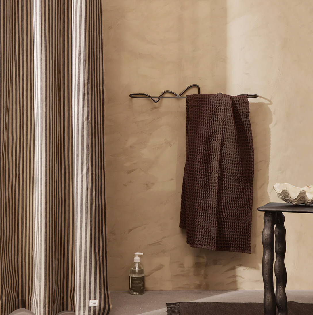 Ferm Living - Curvature Towel Hanger - Black Brass