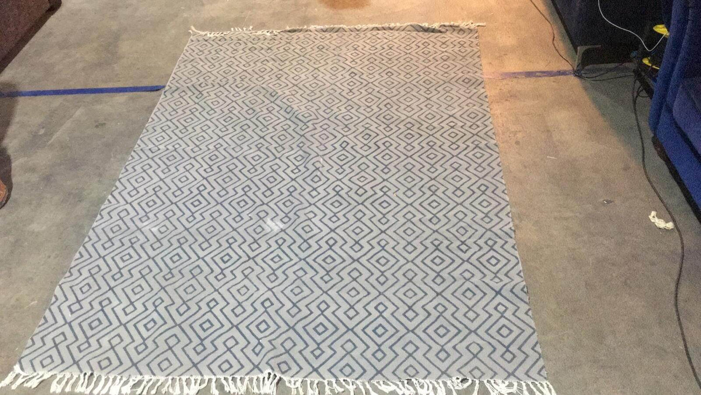 Rug, 147w x 0d x 217h