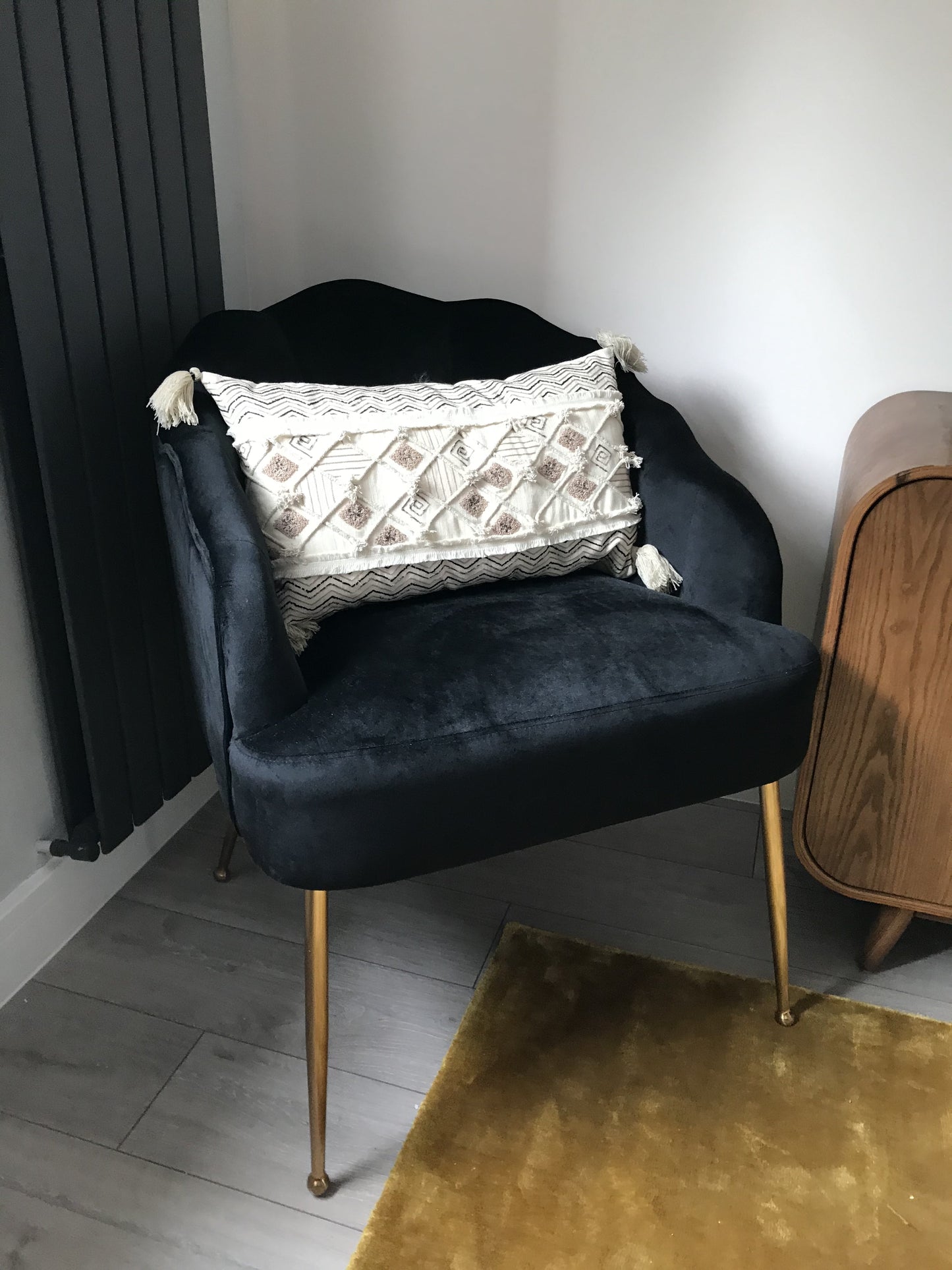 Scallped Black Velvet Armchair, 88x56x24cm