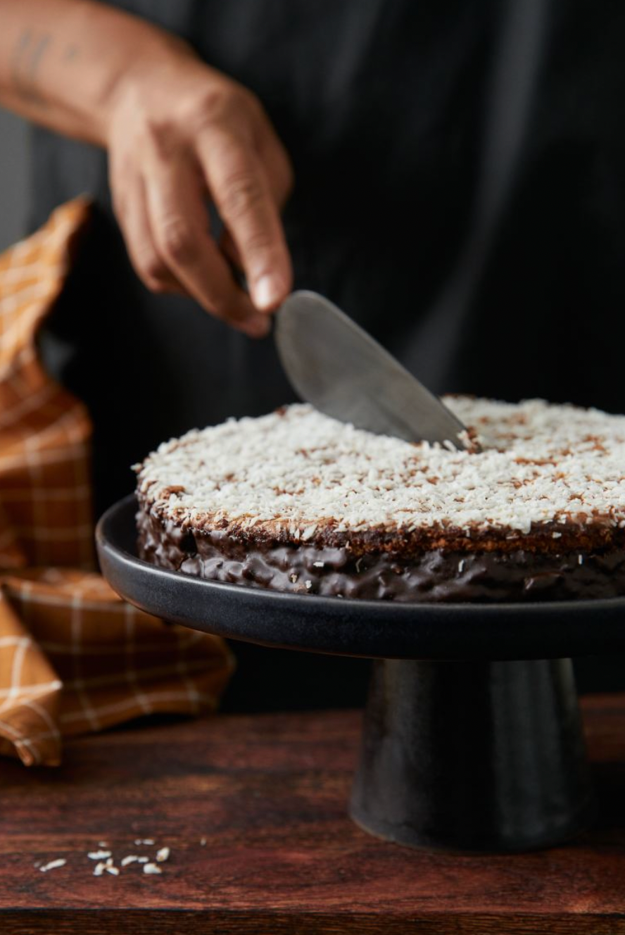 Stoneware cake stand