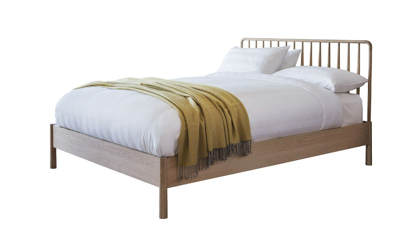 Wycombe 5' Spindle Bed Oak, 157x212x109cm