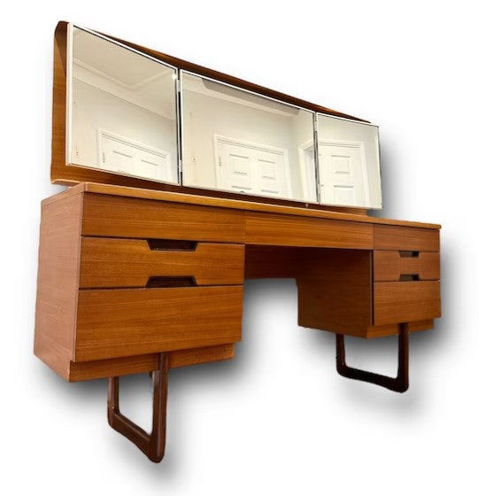 Uniflex ‘Q range’ Dressing Table, 152x72x46cm