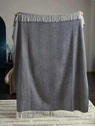 Black/White Herringbone Cosy Throw - 130x150