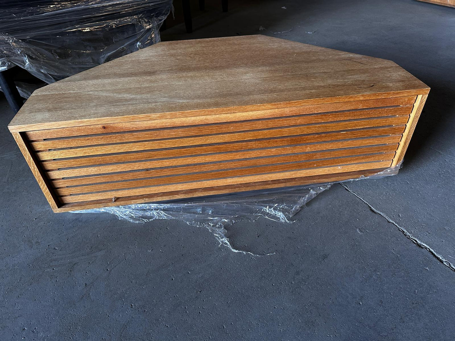 Poly Media Unit, 34x110x55cm