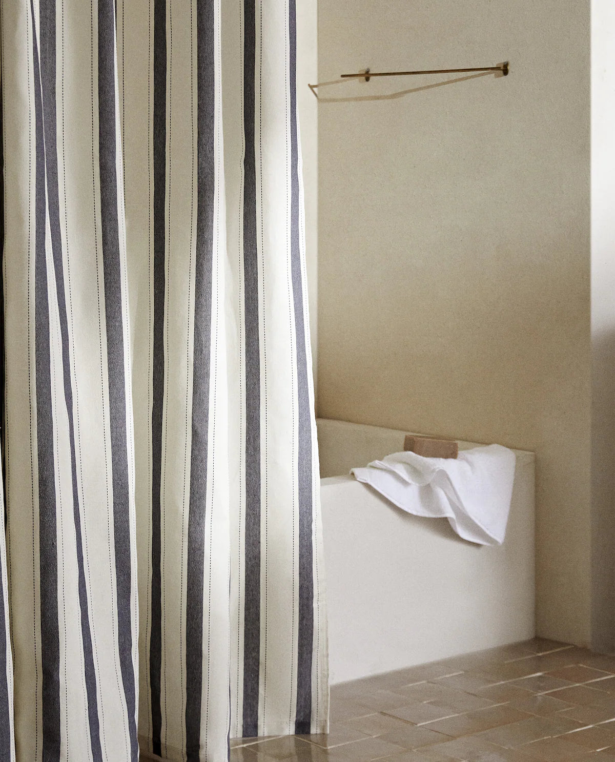 DYED-THREAD SHOWER CURTAIN